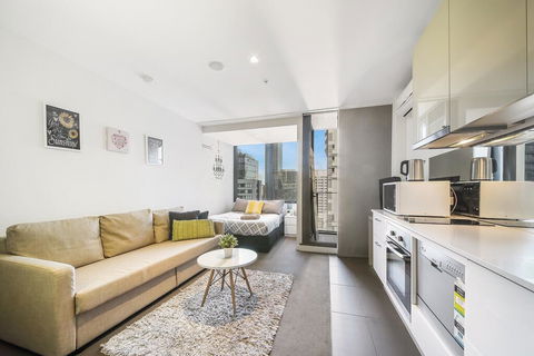 A Charming Studio With Stunning City Views - Accommodation Gladstone 0