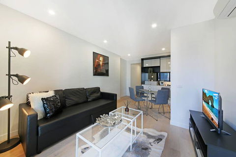 A Cozy & Stylish Suite Near Melbourne Central - Accommodation Gladstone 3