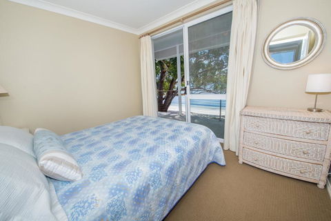 A Foreshore - Salamander Bay - Accommodation Gladstone 1