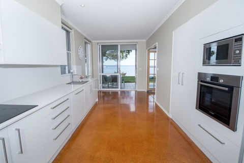 A Foreshore - Salamander Bay - Accommodation Gladstone 0
