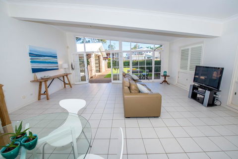 A Foreshore - Salamander Bay - Accommodation Gladstone 3