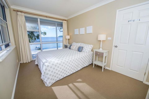 A Foreshore - Salamander Bay - Accommodation Gladstone 2