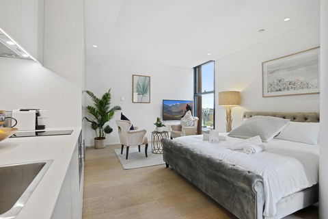 A Luxury Home Hidden In The Urban Oasis - Accommodation Gladstone 0
