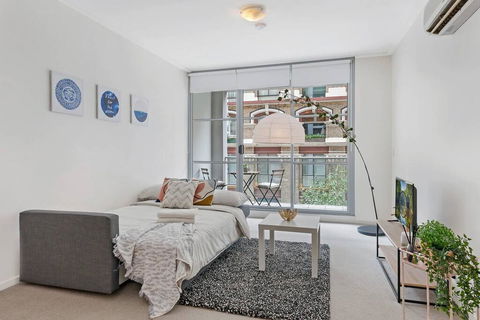 A Modern & Stylish Studio Near Darling Harbour - Accommodation Gladstone 3