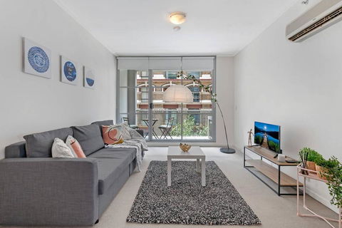 A Modern & Stylish Studio Near Darling Harbour - Accommodation Gladstone 2