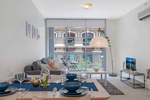 A Modern & Stylish Studio Near Darling Harbour - Accommodation Gladstone 0