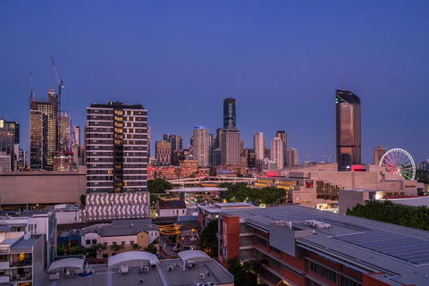 A PERFECT STAY - Adam + Eve - 2 Bedroom Luxury Apartment In Eve Tower - Accommodation Gladstone 1