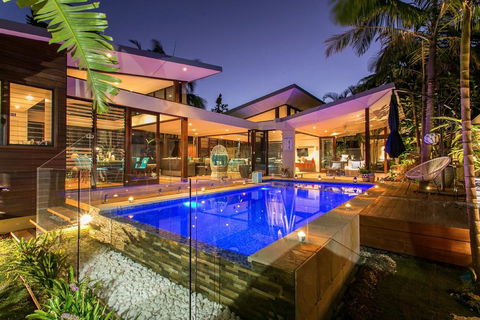 A PERFECT STAY - Amalfi Villa - Accommodation Gladstone 0
