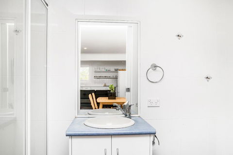 A PERFECT STAY - Boulders Retreat - Accommodation Gladstone 2