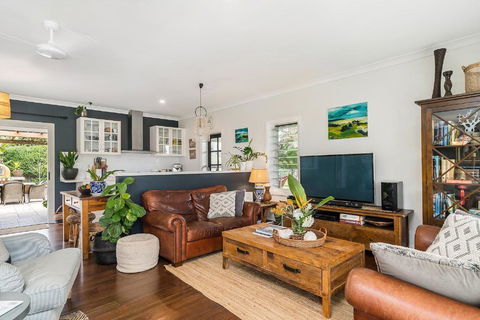 A PERFECT STAY - Byron Hills Hinterland Retreat - Accommodation Gladstone 2
