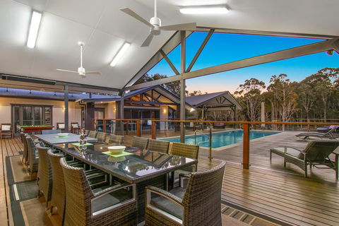 A PERFECT STAY - Lennox Unique Coastal Retreat - Accommodation Gladstone 1