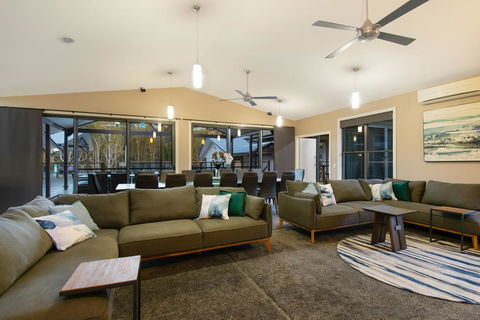 A PERFECT STAY - Lennox Unique Coastal Retreat - Accommodation Gladstone 3