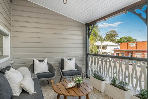 A PERFECT STAY - Luxe & Bloom - Accommodation Gladstone 1
