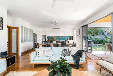 A PERFECT STAY - Shore Beats Work - Accommodation Gladstone 3