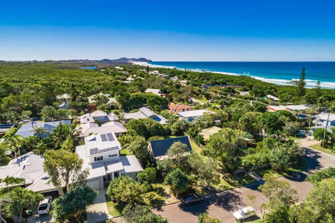 A PERFECT STAY - Shore Beats Work - Accommodation Gladstone 2
