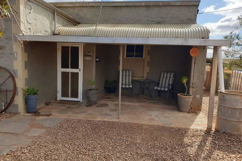 A Real Bush Retreat. Kangas, Emus & Starry Skies. - Accommodation Gladstone 2