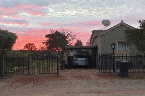 A Real Bush Retreat. Kangas, Emus & Starry Skies. - Accommodation Gladstone 1
