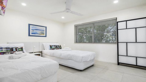 A Stylish Apartment With Noosa Views! - Unit 6 Yaringa 29 Noosa Drive - Accommodation Gladstone 2