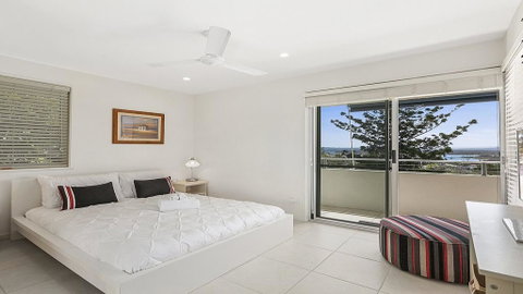 A Stylish Apartment With Noosa Views! - Unit 6 Yaringa 29 Noosa Drive - Accommodation Gladstone 1