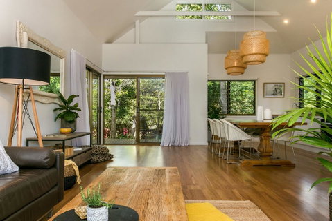A SWEET ESCAPE - Alcorn House - Accommodation Gladstone 0