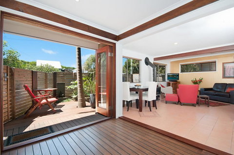 A SWEET ESCAPE - Alkira - Accommodation Gladstone 0