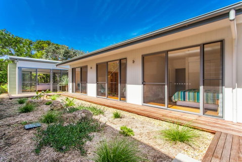 A SWEET ESCAPE - Beachfront Tranquility - Accommodation Gladstone 1