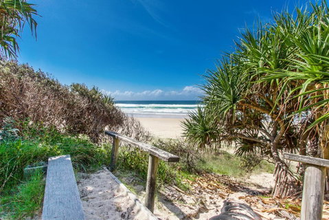 A SWEET ESCAPE - Beachfront Tranquility - Accommodation Gladstone 0