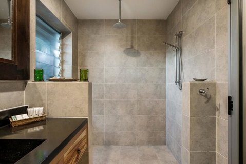 A SWEET ESCAPE - Brandon St Beach & Spa - Accommodation Gladstone 3