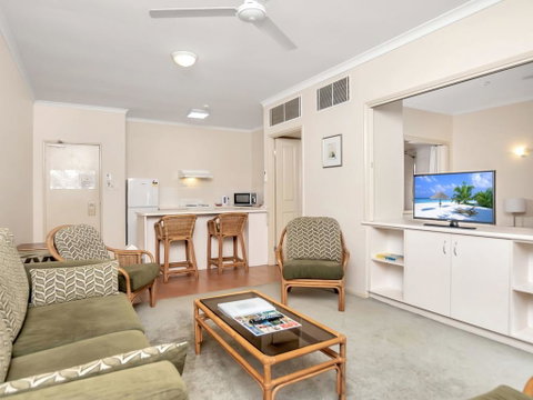A Taste Of The Tropics - Accommodation Gladstone 1