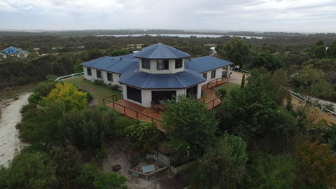A Tranquil Retreat - Accommodation Gladstone 0