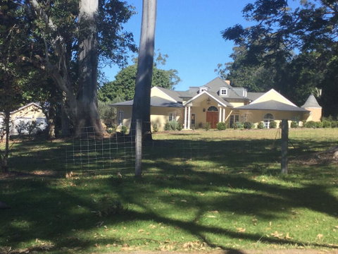 A Very French House - Accommodation Gladstone 0