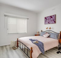 A Wave From It All - Accommodation Gladstone