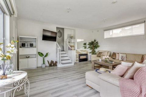 A Wave From It All - Accommodation Gladstone 2
