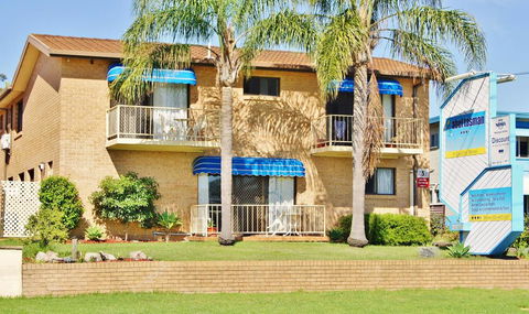 Abel Tasman Motel - Accommodation Gladstone 0