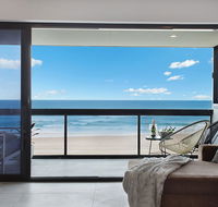Absolute Beach Front Renovated 3 Bdrm 2 Bath App - Accommodation Gladstone