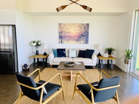 Absolute Beachfront & Secluded New Home - Accommodation Gladstone 3