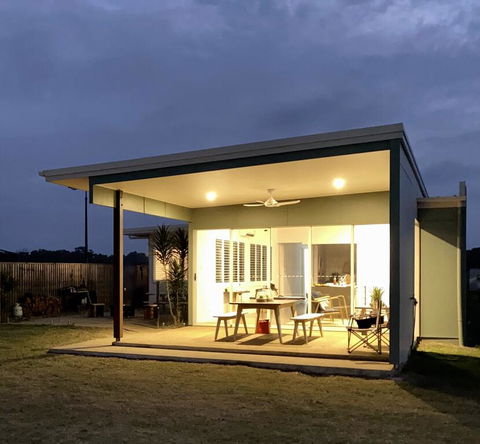 Absolute Beachfront & Secluded New Home - Accommodation Gladstone 1
