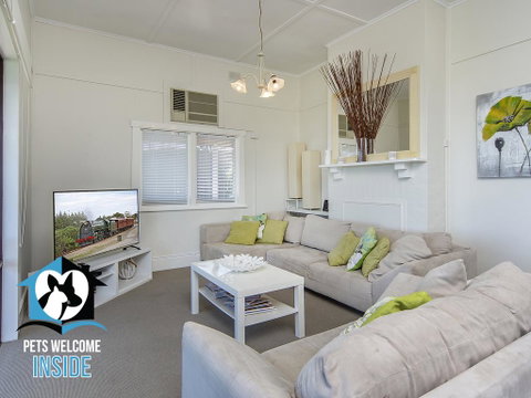 Absolute Beachfront 3BR 2BA Home W/ Beach Track - Accommodation Gladstone 1