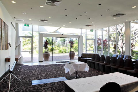 Absolute Beachfront Opal Cove Resort - Accommodation Gladstone 2