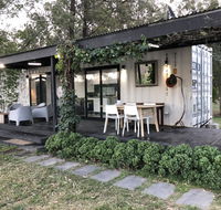 Absolute riverfront shipping container cabin - Accommodation Gladstone