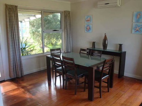 Absolute Waterfront - Accommodation Gladstone 2