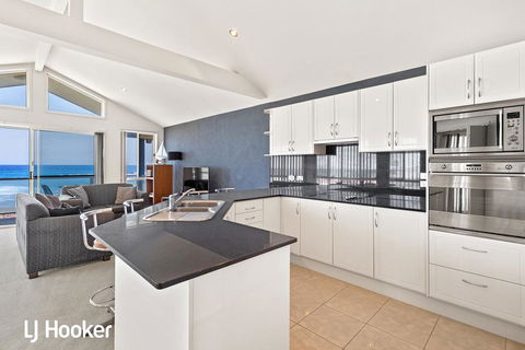 Absolute Waterfront @ Anna Bay - Accommodation Gladstone 1