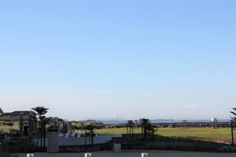 Absolute Waterfront Apt 319 Lighthouse - Accommodation Gladstone 0