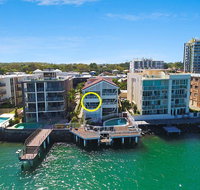 Absolute Waterfront On The Pumicestone Passage - Accommodation Gladstone