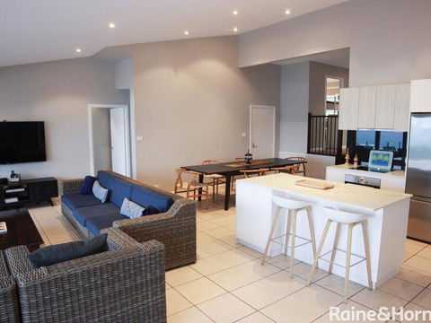 Absolutely Avoca - 114a Avoca Drive, Avoca Beach - Accommodation Gladstone 3
