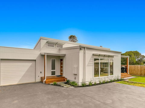Absolutely Beach - Accommodation Gladstone 0