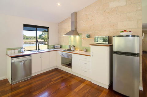 Acacia Chalets Margaret River - Accommodation Gladstone 2