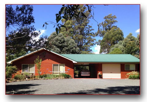 Acacia Hills Retreat - Accommodation Gladstone 1