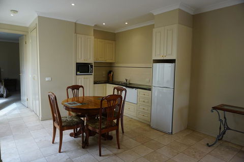 Acacia Terraces - Accommodation Gladstone 2