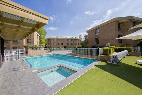 Accommodate Canberra - Kingston Court - Accommodation Gladstone 1